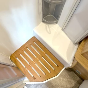Dethleff Globebus i6 Bathroom Shower Floor