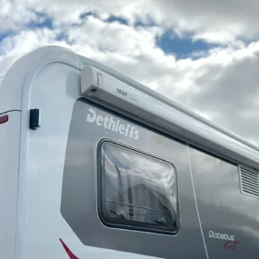 Dethleff Globebus i6 Exterior Awning & Decals