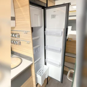 Dethleff Globebus i6 Fridge Freezer