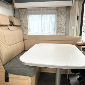 Dethleff Globebus i6 Lounge Area
