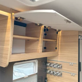 Dethleff Globebus i6 Overhead Storage