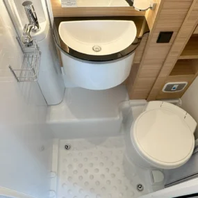 Dethleffs Globebus T1 Bathroom