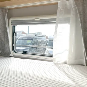 Dethleffs Globebus T1 Transverse Rear Bed Window
