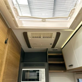 Benimar Tessoro T481 Skylight & Air conditioning