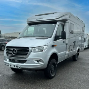 Hymer ML-T 580 AWD Exterior Front Right Side