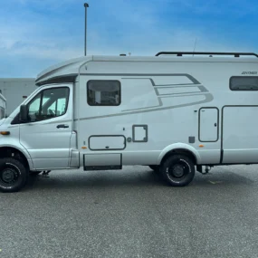 Hymer ML-T 580 AWD Exterior Right Side